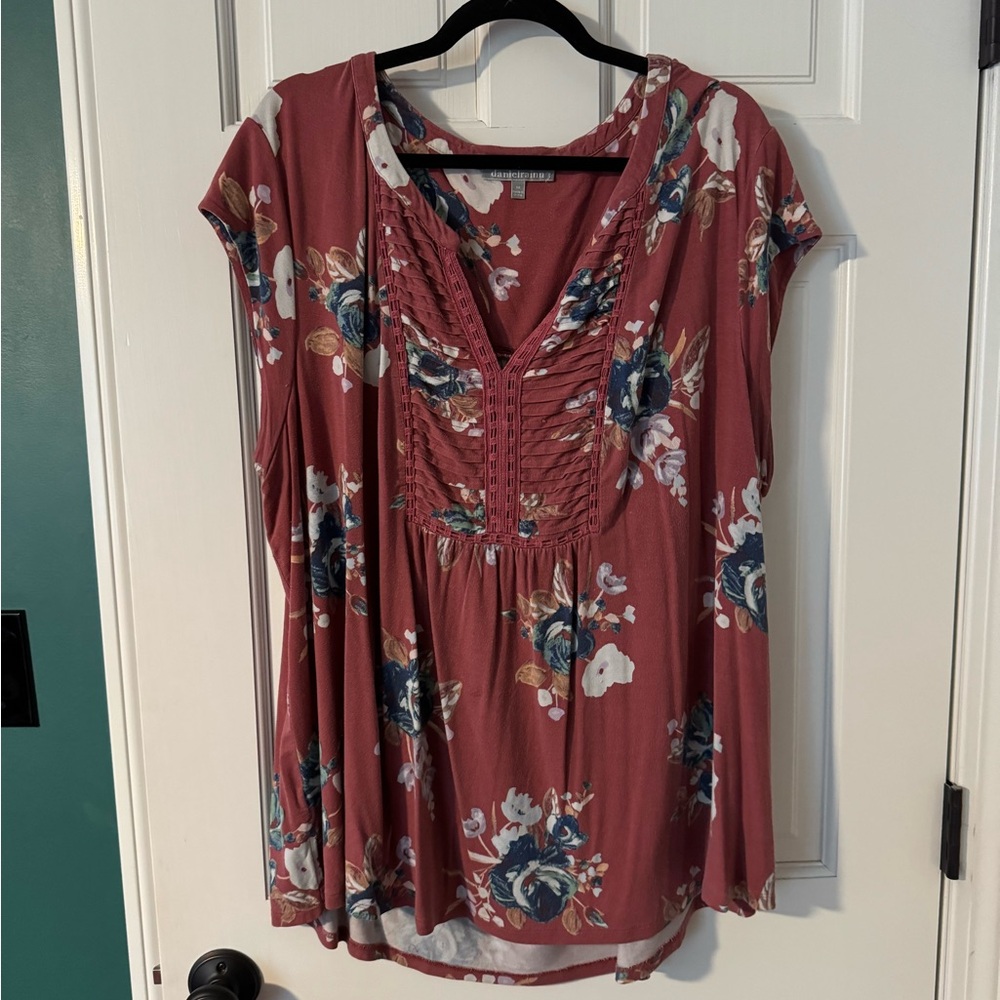Floral short sleeve top